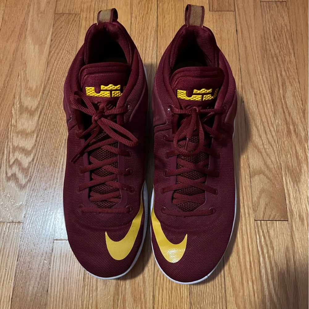 LeBroN witness - Cleveland - size 12 Men - Used - No box